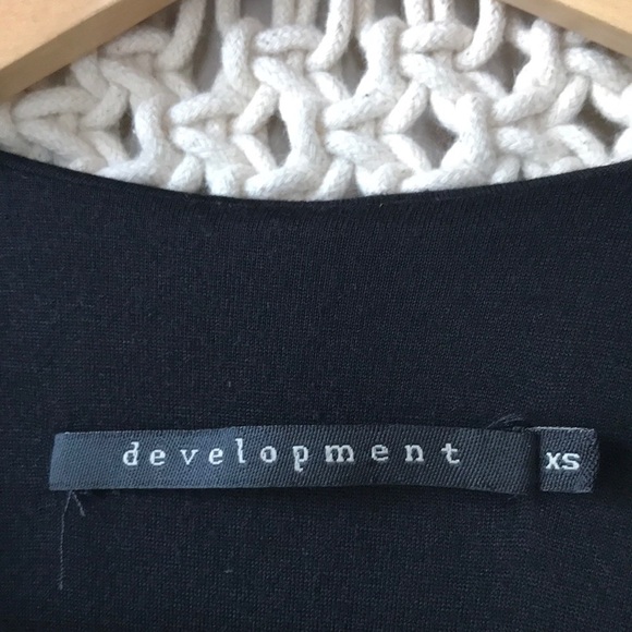 Development one button closure, plunge neck boho vintage style dress w/s… - Picture 5 of 8